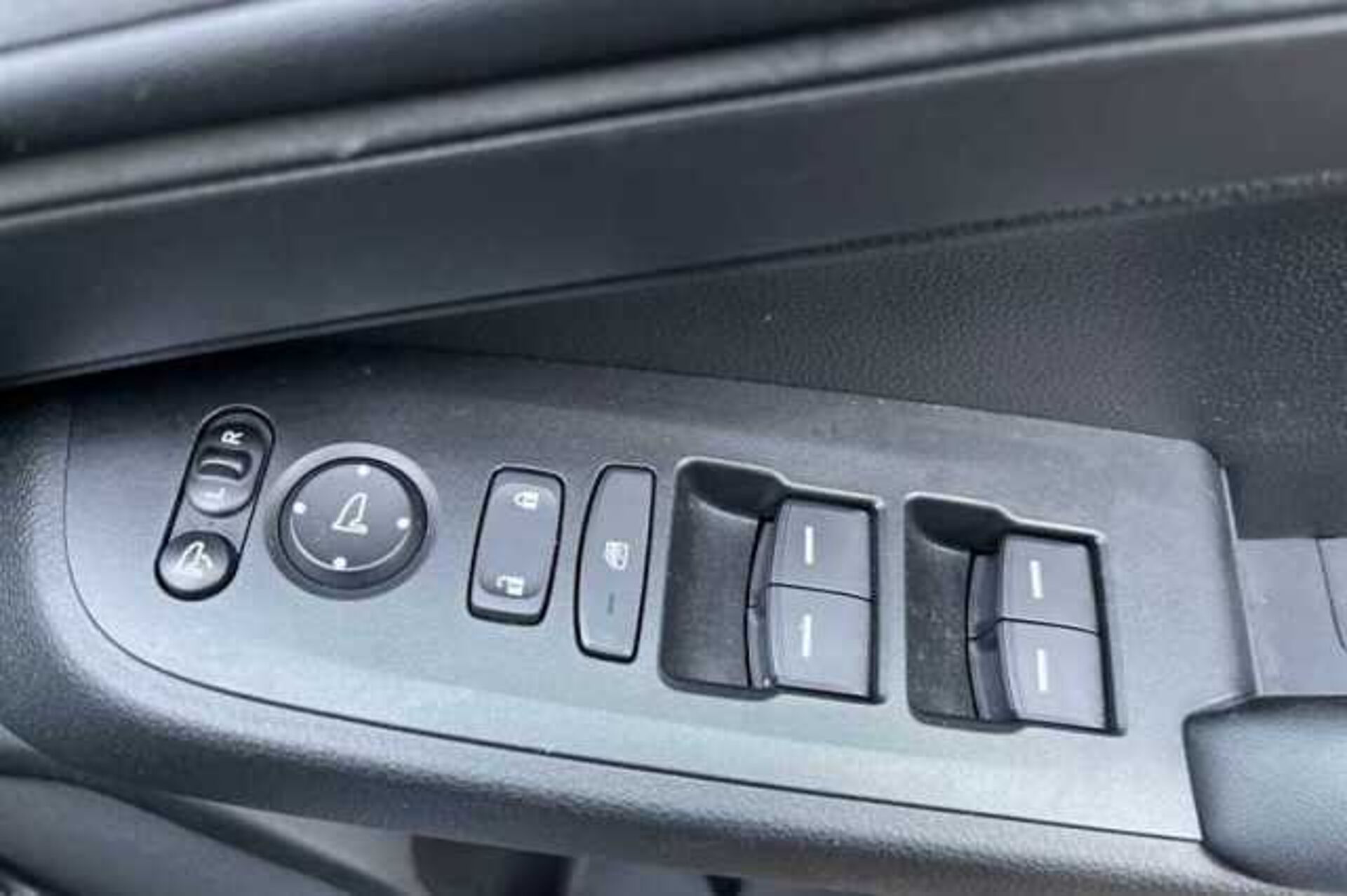 Honda HR-V Hybrid 1.5 EHEV ELEGANCE 5DR CVT 